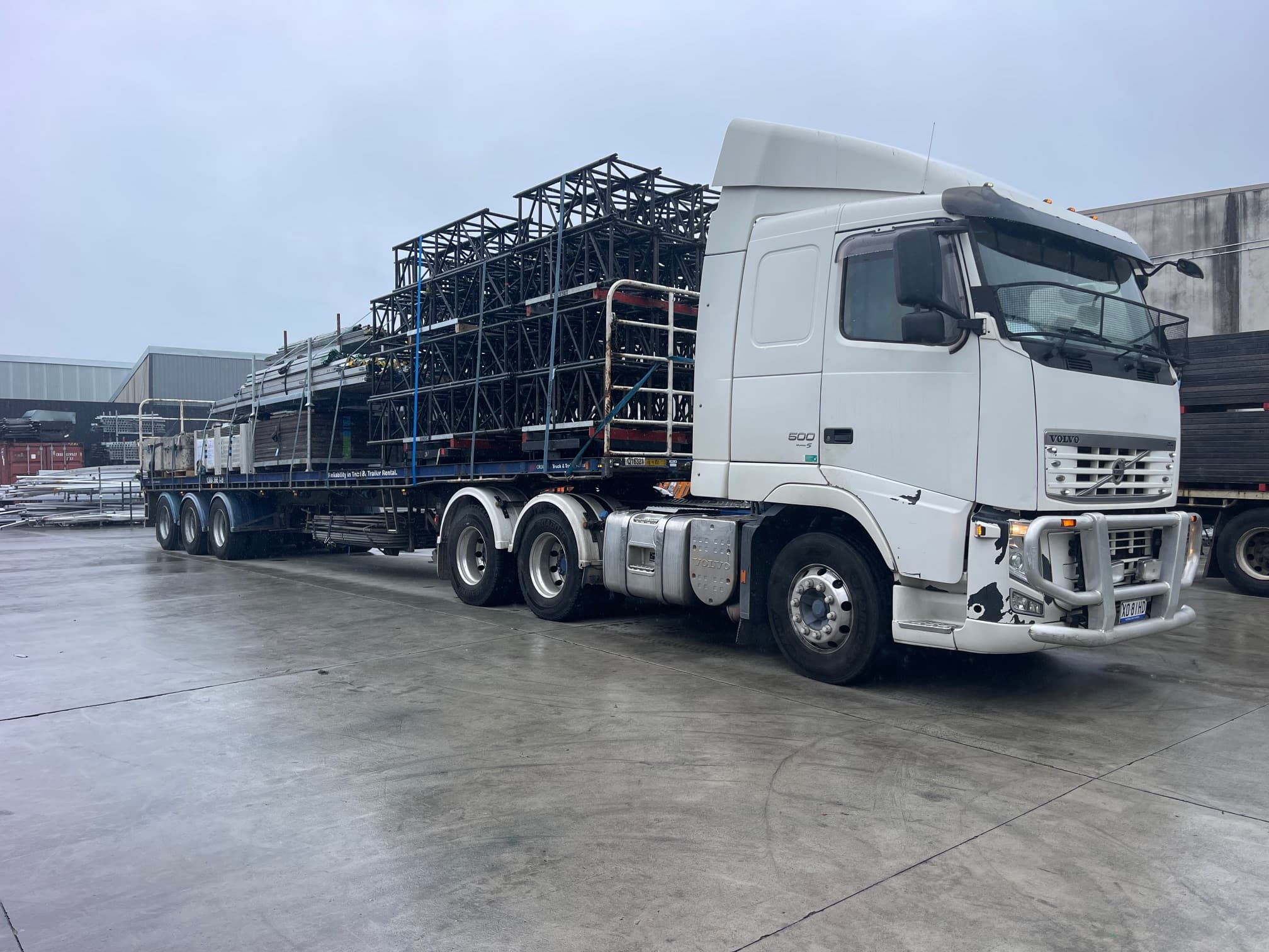 Cover Image for Flat-Top Truck Hire — Open-Deck Freight Transport Australia